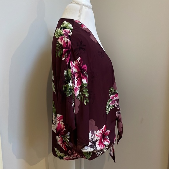 Hawaiian Floral Kimono Medium - Picture 7 of 11